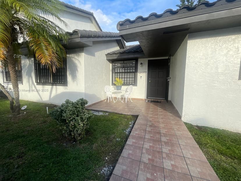 12057 SW 10th St # 202, Miami FL 33184