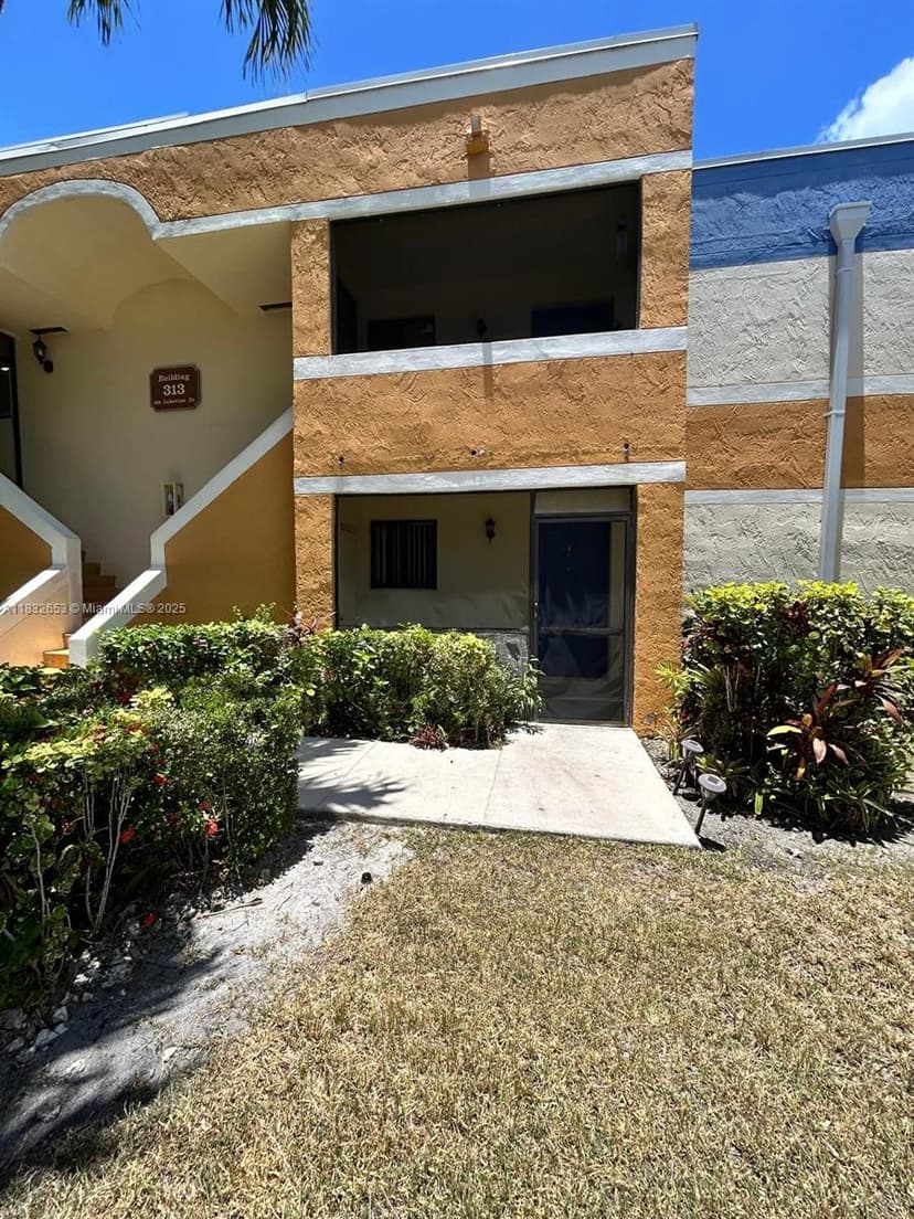 189 Lakeview Dr # 103, Weston FL 33326