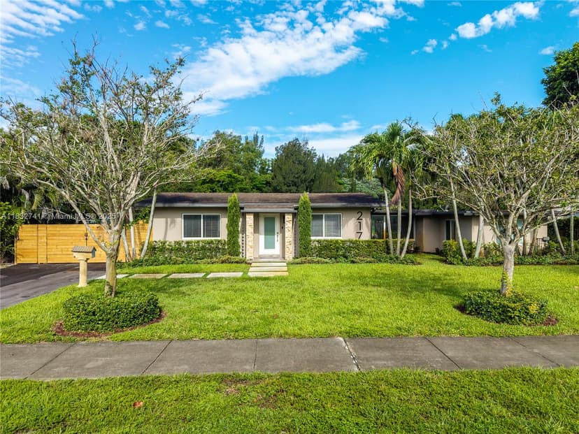 217 E Acre Dr, Plantation FL 33317