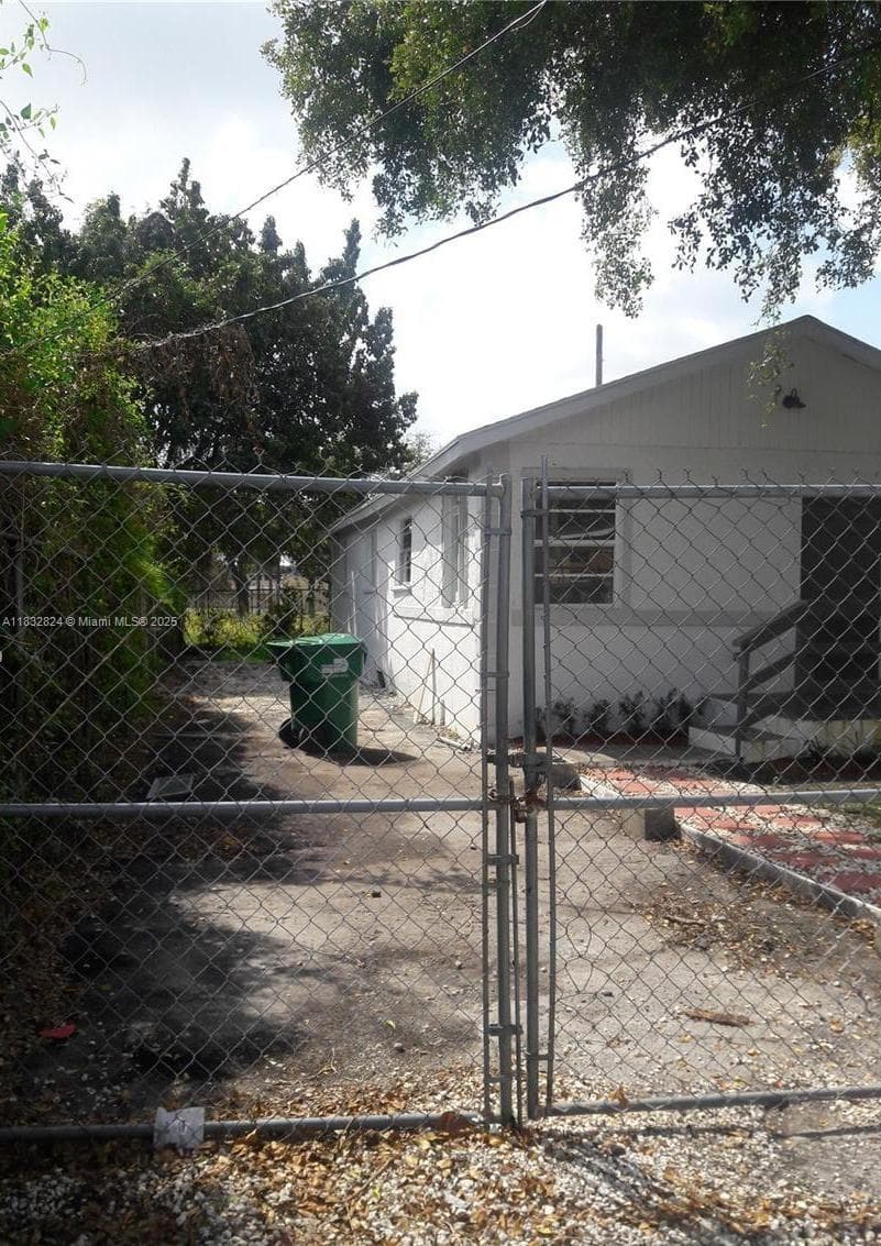 1774 NW 62nd Ter, Miami FL 33147