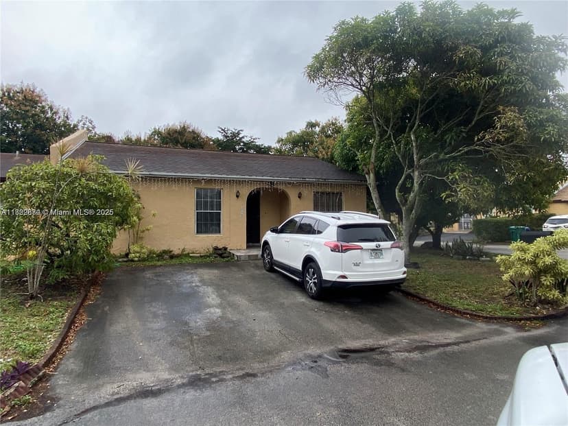 3019 NW 203rd Ln, Miami Gardens FL 33056