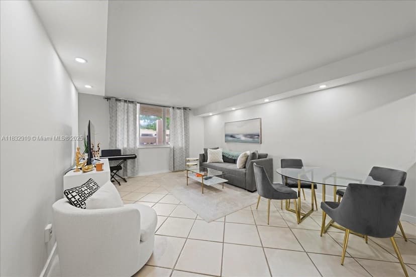 540 Brickell Key Dr # 412, Miami FL 33131