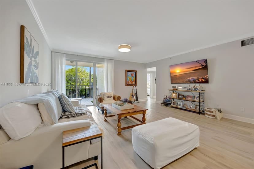 7588 SW 102nd St # 203, Pinecrest FL 33156