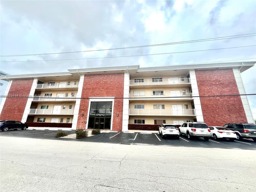 2841 NE 33rd Ct # 104, Fort Lauderdale FL 33306