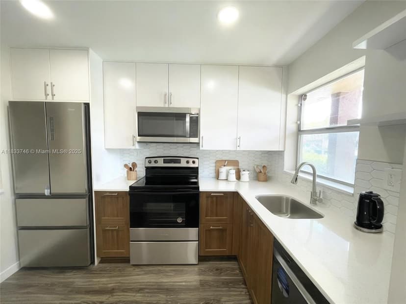 9750 Sunrise Lakes Blvd # 109, Sunrise FL 33322