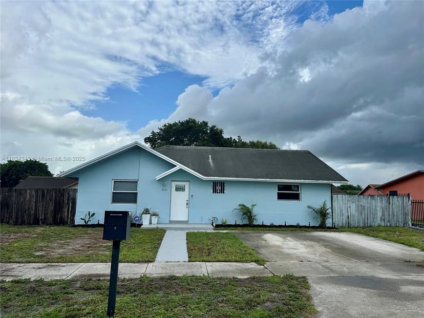 3521 NW 193rd St, Miami Gardens FL 33056