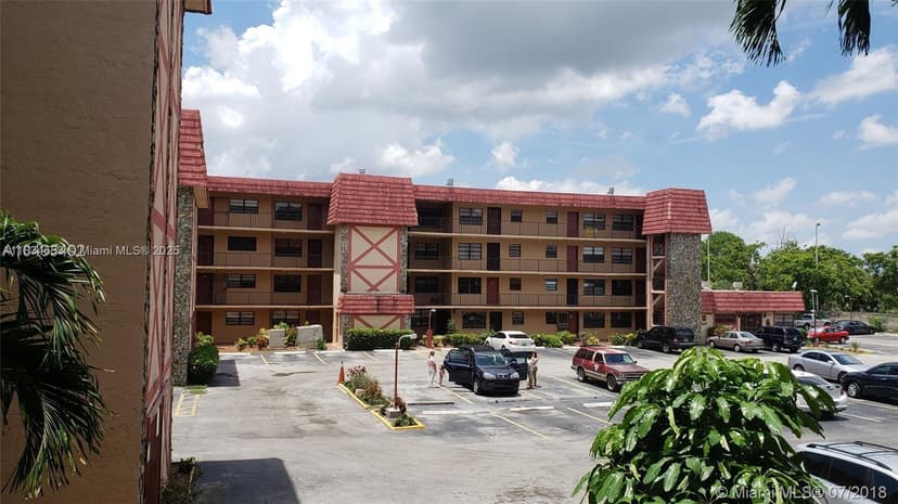 1325 W 68th St # 214, Hialeah FL 33014