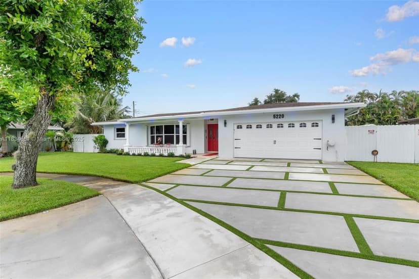 5220 SW 6th St, Plantation FL 33317