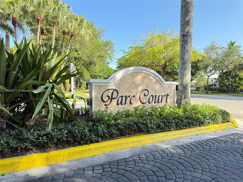 945 NW 92nd Ter, Plantation FL 33324