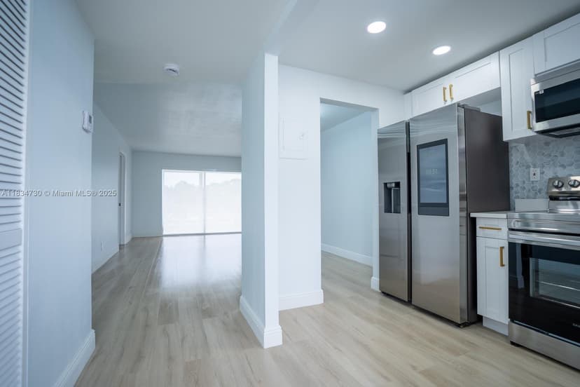 9601 Sunrise Lakes Blvd # 311, Sunrise FL 33322
