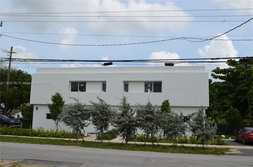 1998 NW 50th St, Miami FL 33142