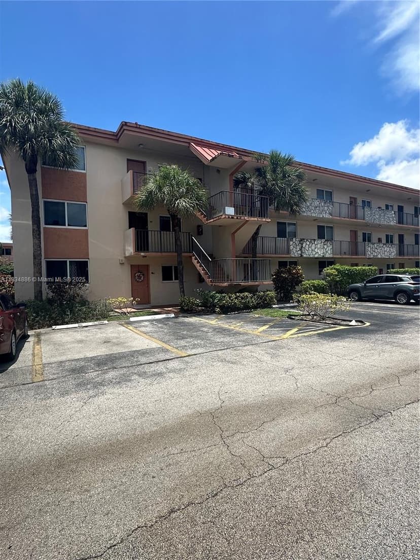 5945 Del Lago Cir # 201, Sunrise FL 33313