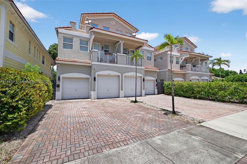 217 SW 11th St, Fort Lauderdale FL 33315