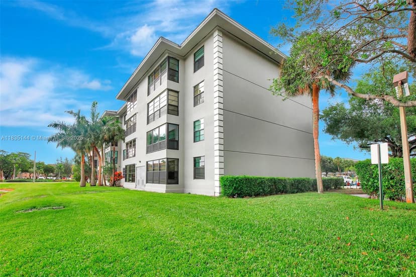 1532 Whitehall Dr # 202, Davie FL 33324