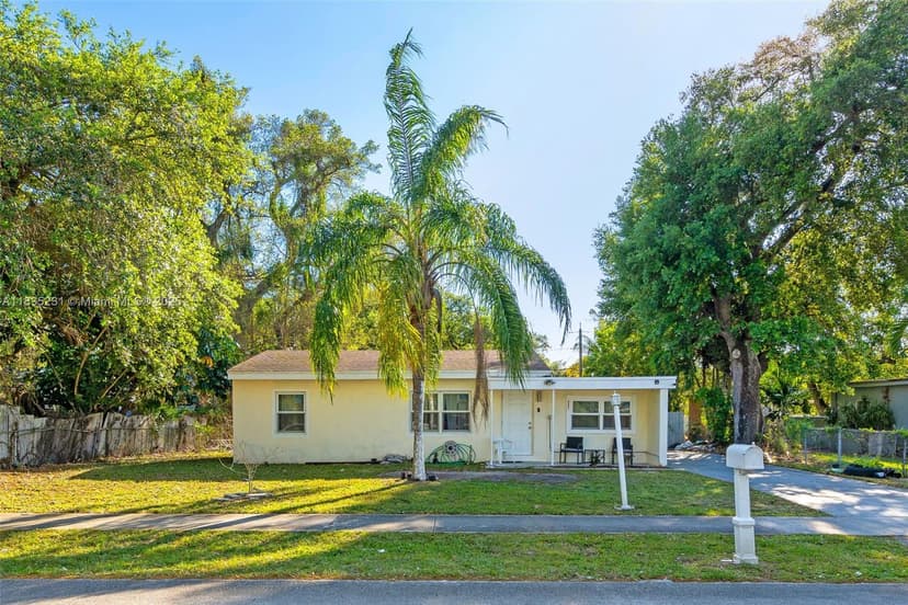 114 Marion Rd, West Park FL 33023