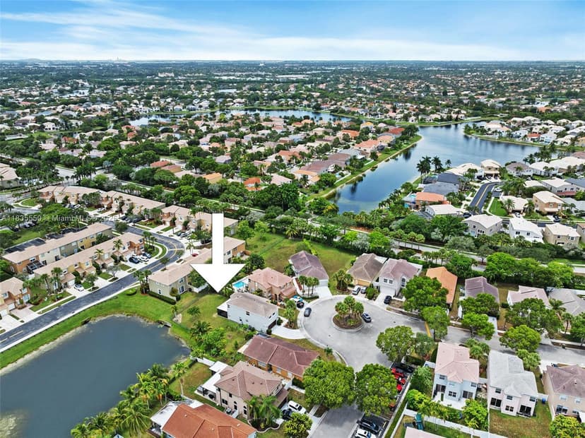 15376 NW 14th Mnr, Pembroke Pines FL 33028