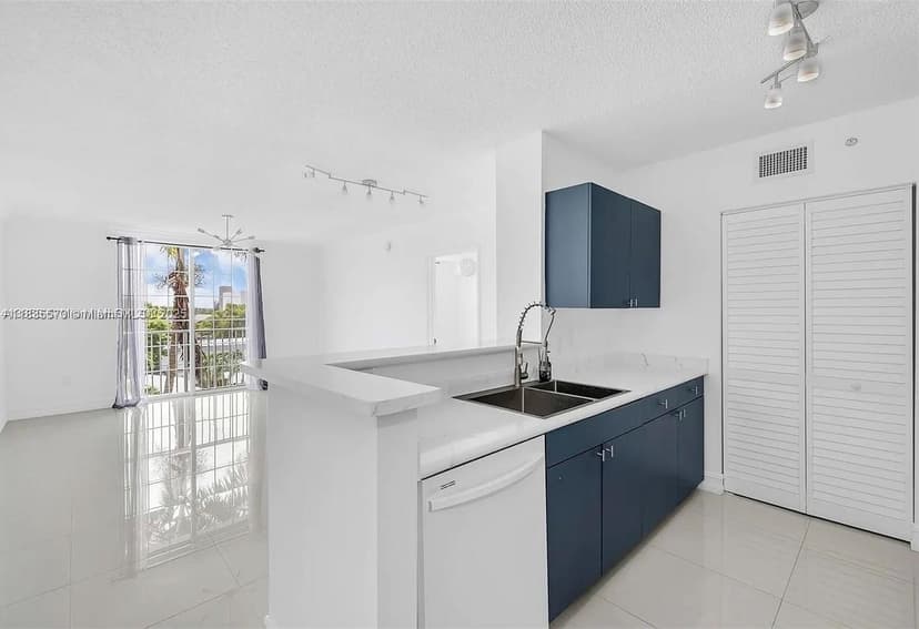 1919 Van Buren St # 505A, Hollywood FL 33020