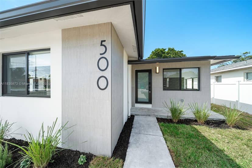 500 NW 7th Ct, Hallandale Beach FL 33009