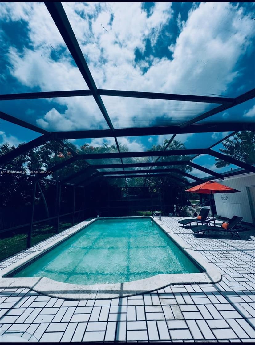 9260 SW 176th St, Palmetto Bay FL 33157