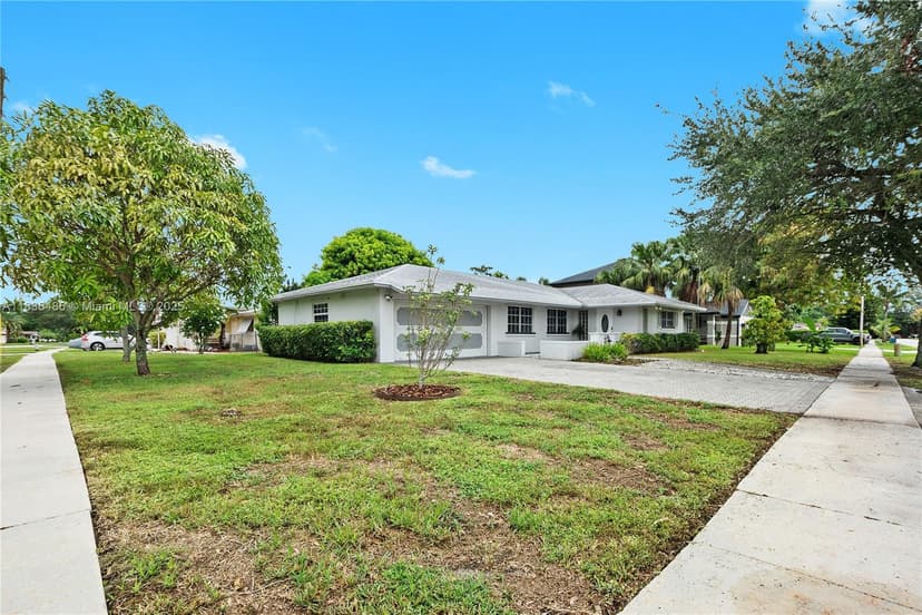 180 SW 125th Ave, Plantation FL 33325
