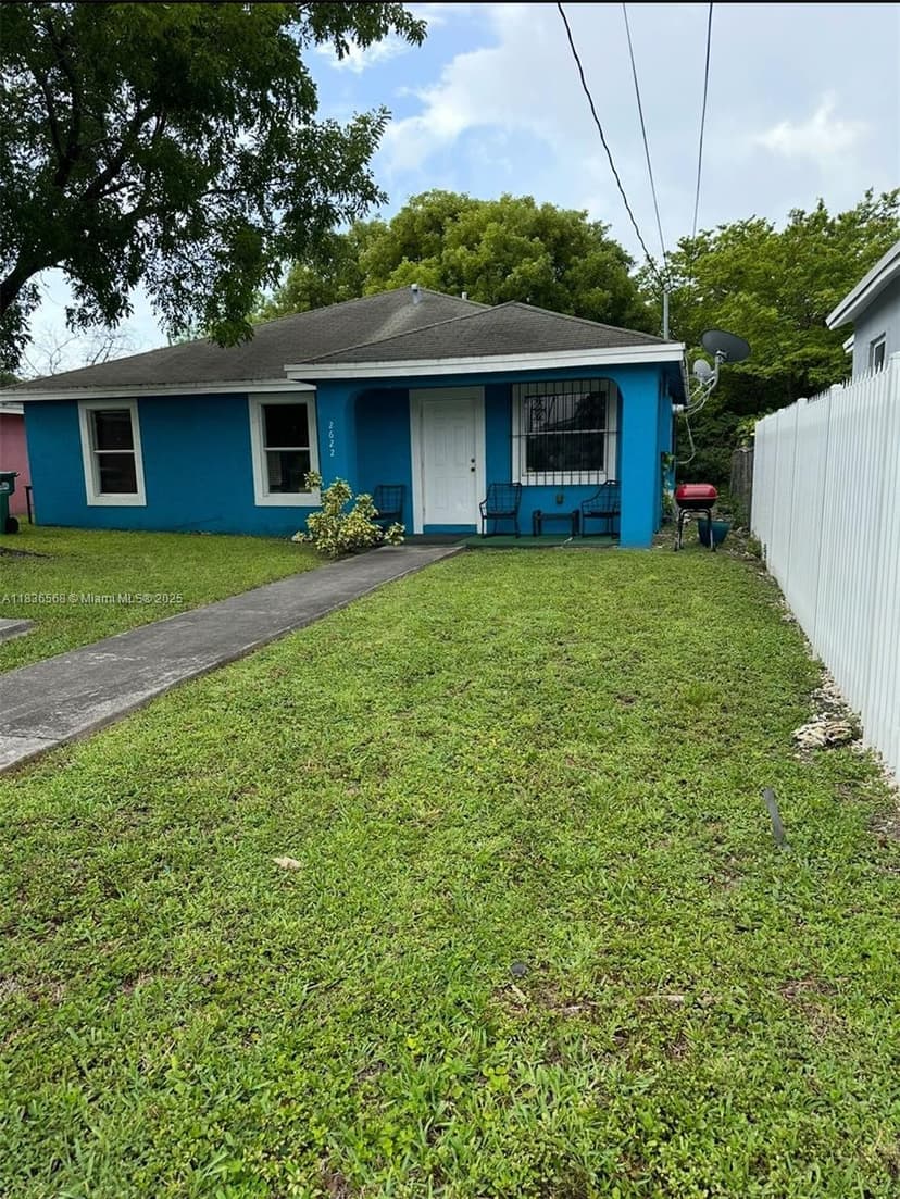2622 NW 47th St, Miami FL 33142