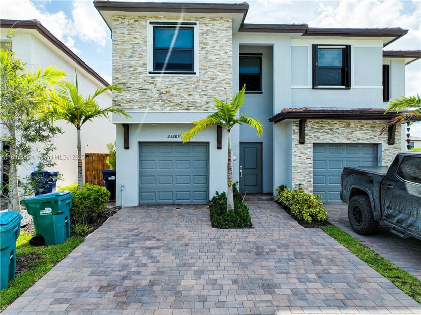 25208 SW 107th Ave, Homestead FL 33032