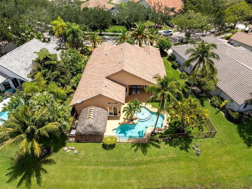 3043 Lakewood Dr, Weston FL 33332