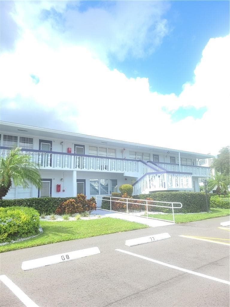 82 Oakridge G # 82, Deerfield Beach FL 33442