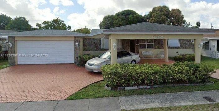 292 W 39th Pl, Hialeah FL 33012