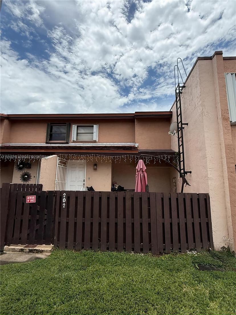 575 W Park Dr # 202, Miami FL 33172