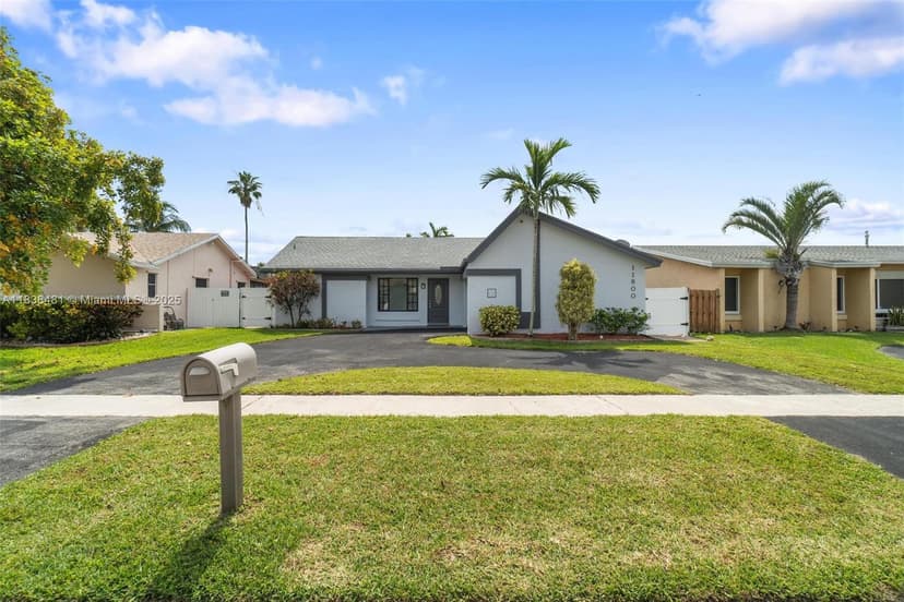 11800 NW 37th Pl, Sunrise FL 33323