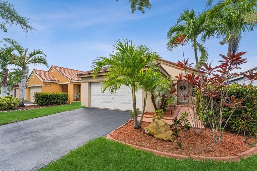 1368 Presidio Dr, Weston FL 33327