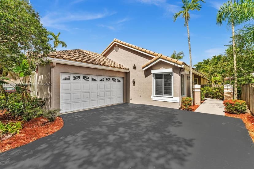 269 NW 101st Ave, Plantation FL 33324