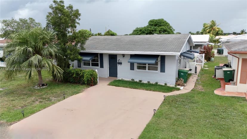 8521 NW 57th Ct, Tamarac FL 33321