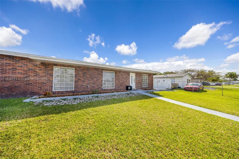 9985 Marlin Road, Cutler Bay FL 33157