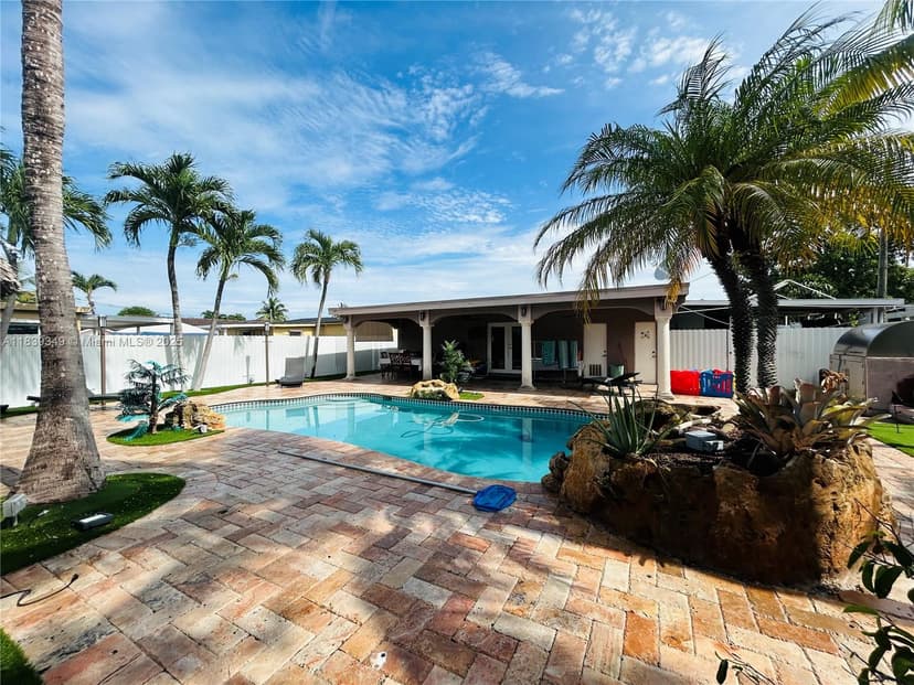 180 E 46th St, Hialeah FL 33013