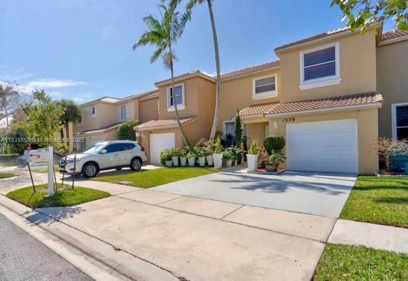 1370 NW 154th Ave, Pembroke Pines FL 33028