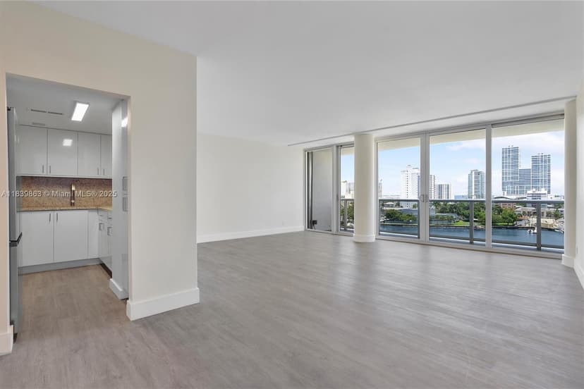 900 Bay Dr, Miami Beach FL 33141