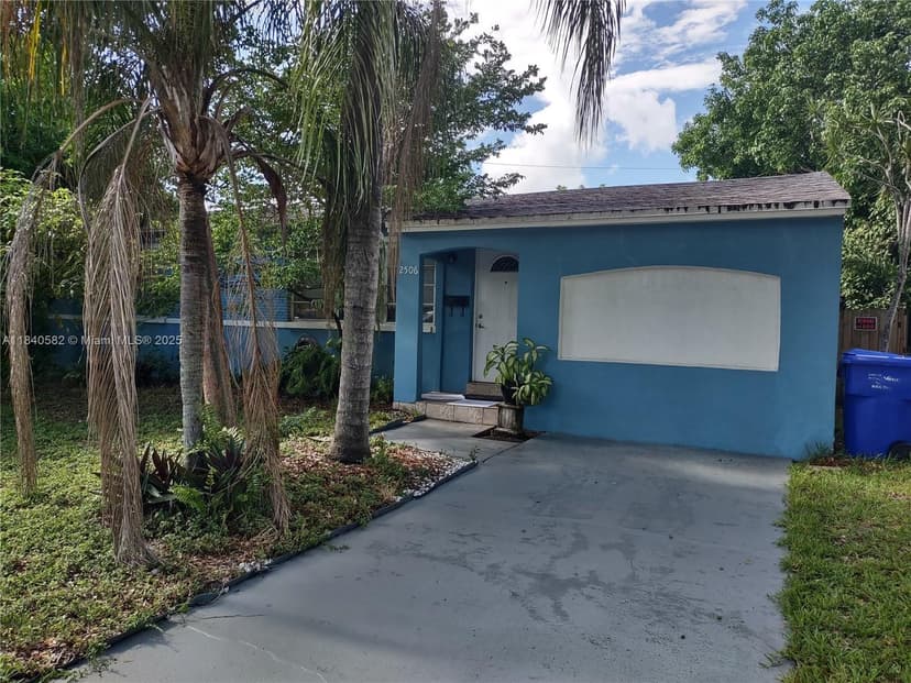2506 Mayo St, Hollywood FL 33020
