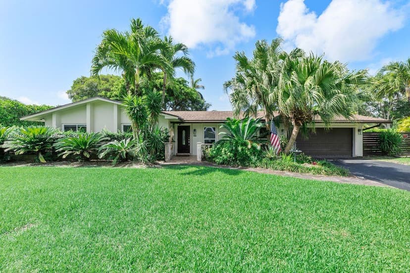8740 SW 183rd Ter, Palmetto Bay FL 33157