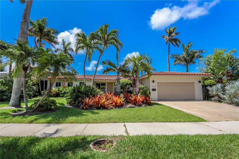 742 Harrison St, Hollywood FL 33019