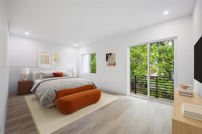 3164 Plaza St, Coconut Grove FL 33133
