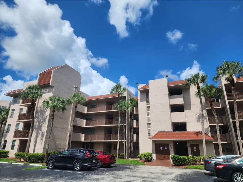 1900 Sabal Palm Dr # 305, Davie FL 33324