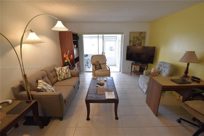2688 E Dudley Dr. # J, West Palm Beach FL 33415