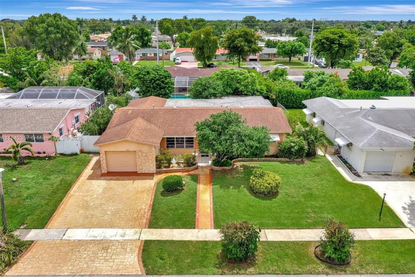 1741 NW 86th Ave, Pembroke Pines FL 33024