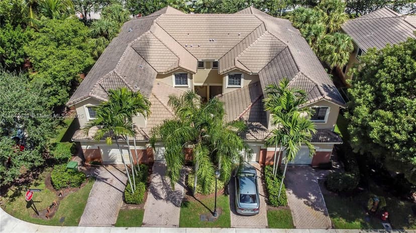 4333 Vineyard Cir, Weston FL 33332