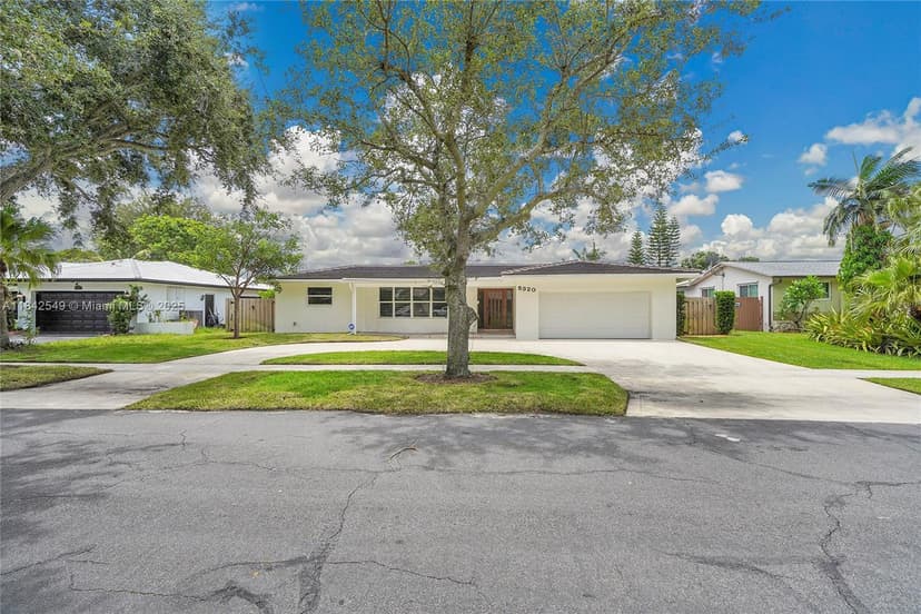 5320 SW 8th St, Plantation FL 33317