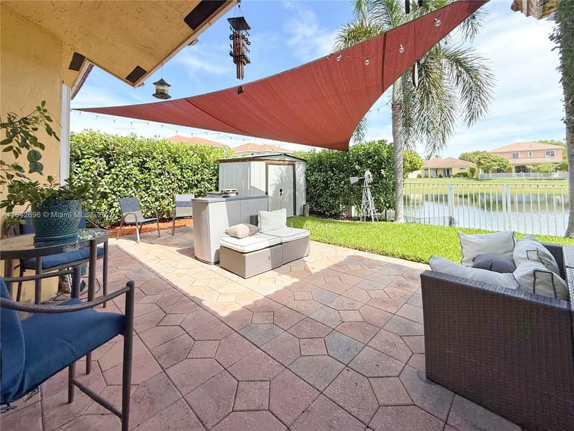 8934 SW 206th St, Cutler Bay FL 33189