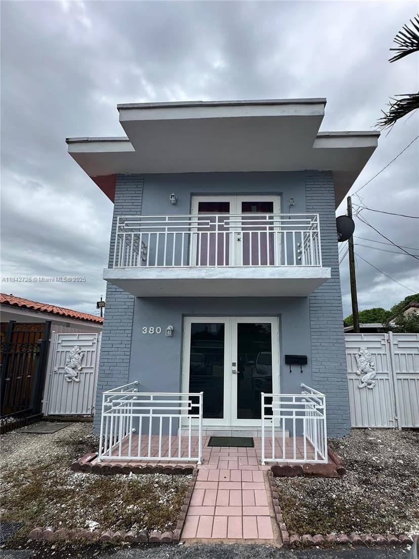 380 W 45th St, Hialeah FL 33012