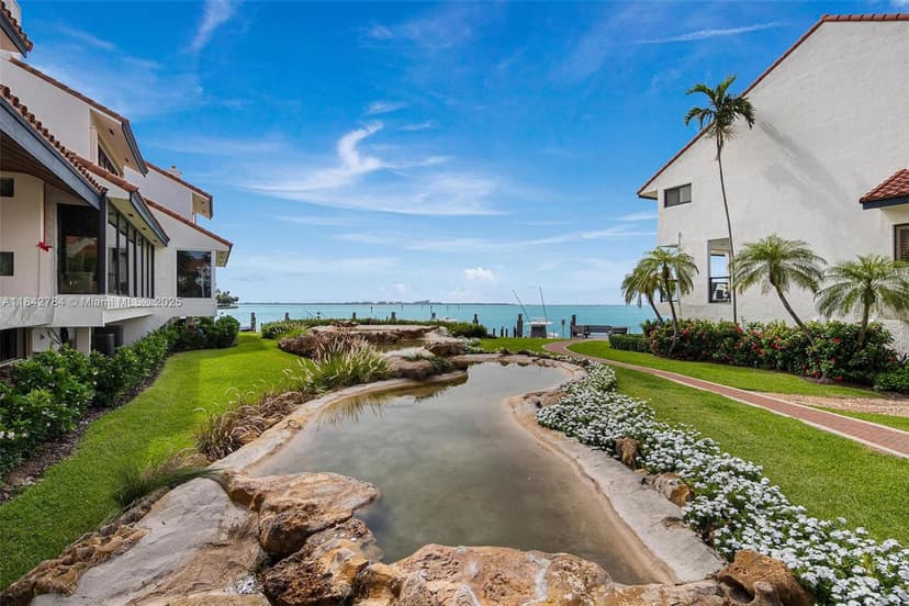 2000 S Bayshore Dr # 69, Miami FL 33133